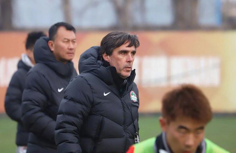 开云体育-牛梓屹不去大连了!拉帅开启高原魔鬼训练,西乙边锋加盟只差官宣