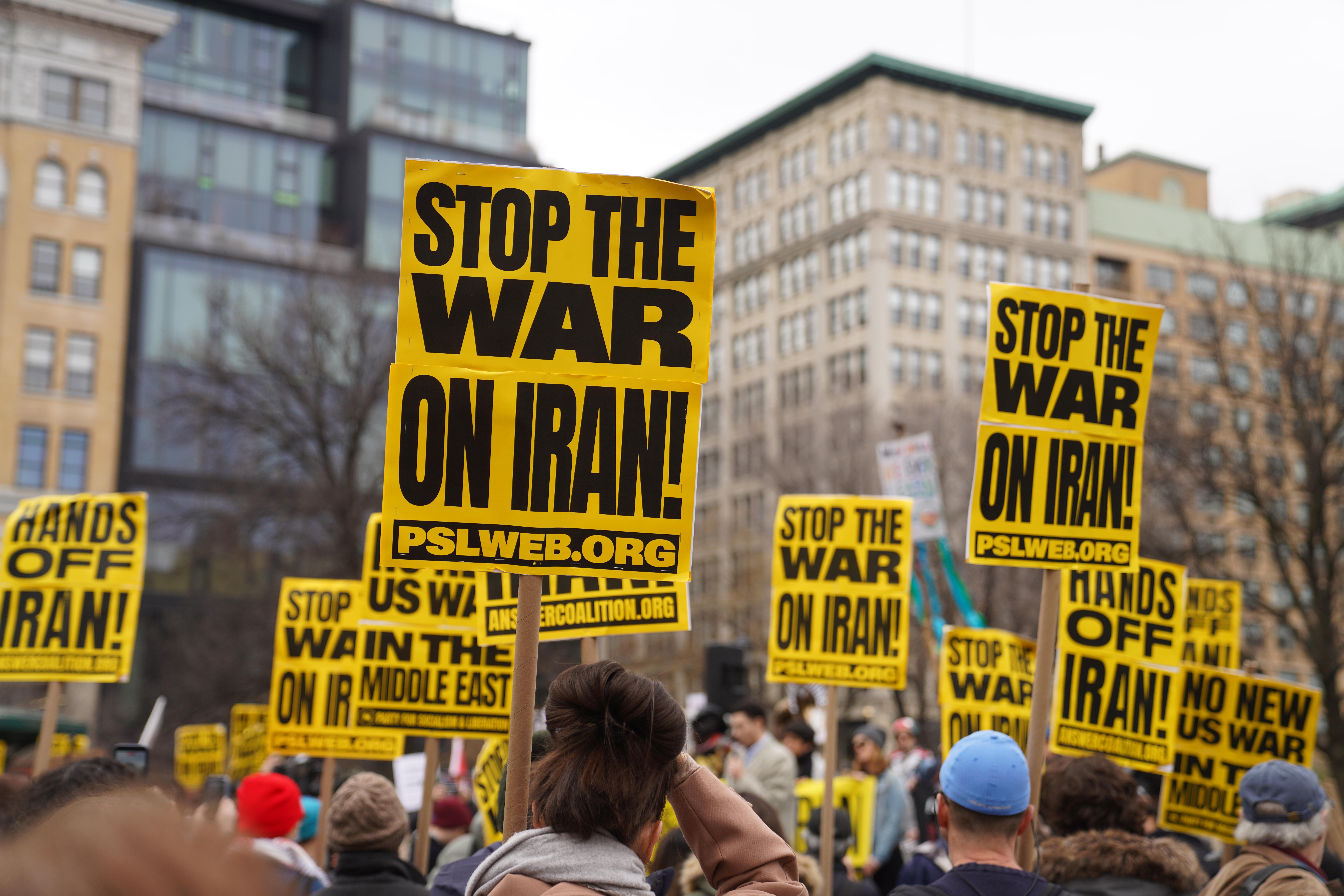 列国鉴｜记者观察：伊朗战事招致多重压力　特朗普政府或寻机退出