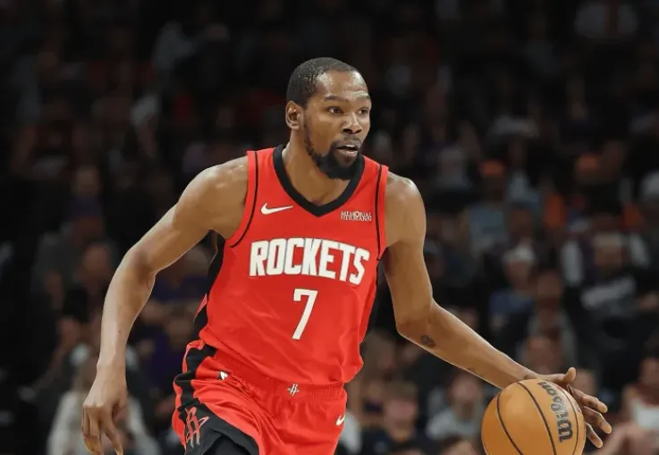 开云体育-杜兰特本赛季已出战76场比赛，创个人离开勇士后新高