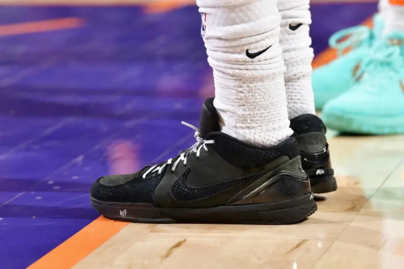 开云体育-狄龙穿着Kobe4，空砍33分7篮板1助攻